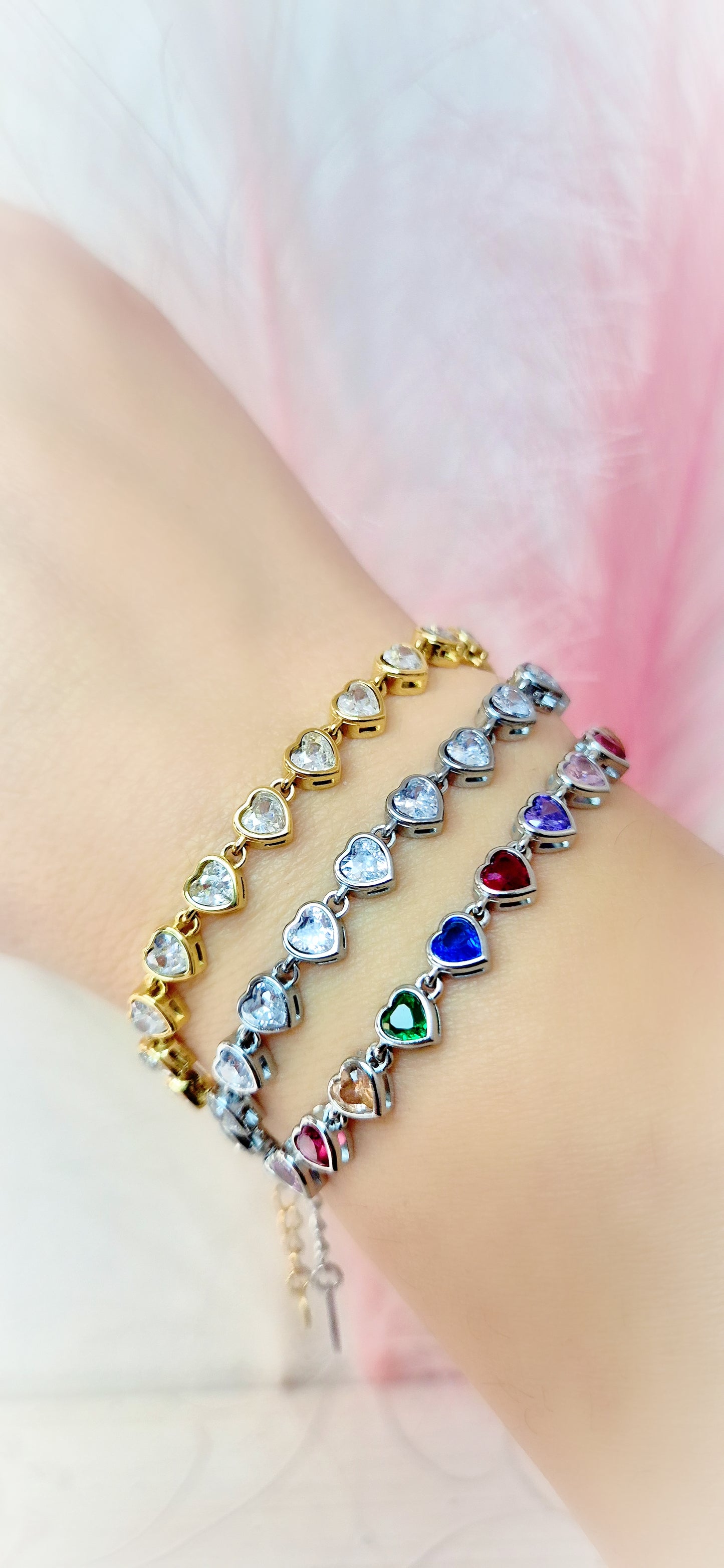 Bracciale Cuori zirconi multicolor in acciaio silver mis. regolabile