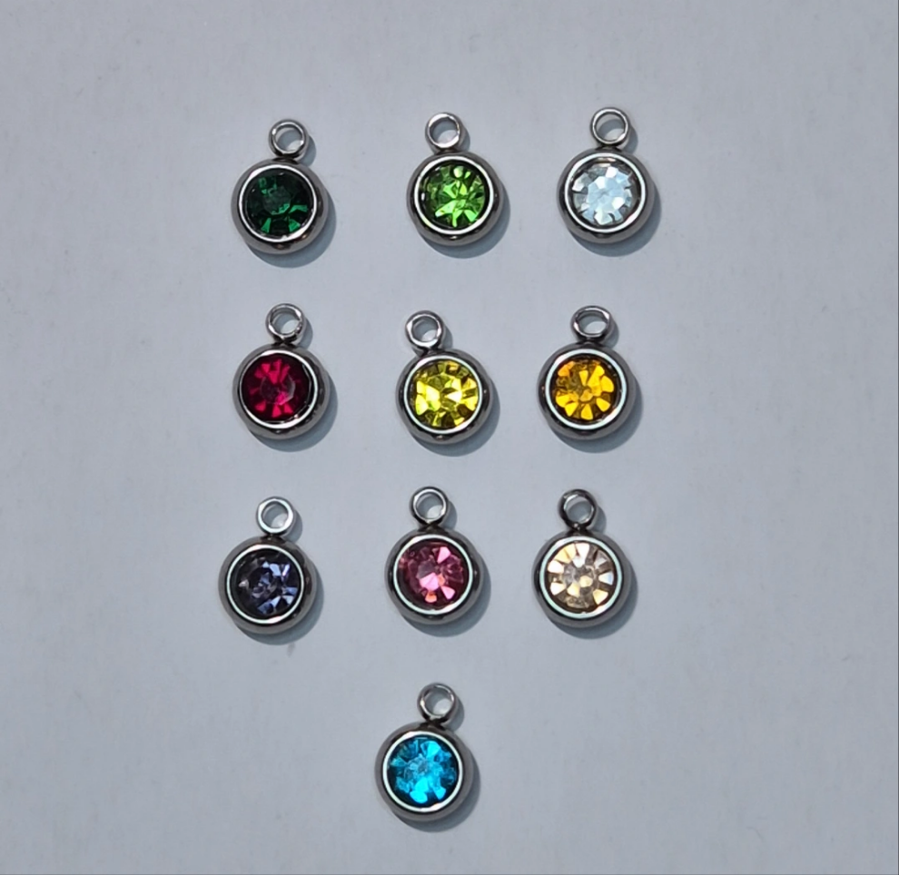 Collana lettera iniziale bombata in acciaio Silver o Gold personalizzabile con punto luce omaggio (colore a scelta)