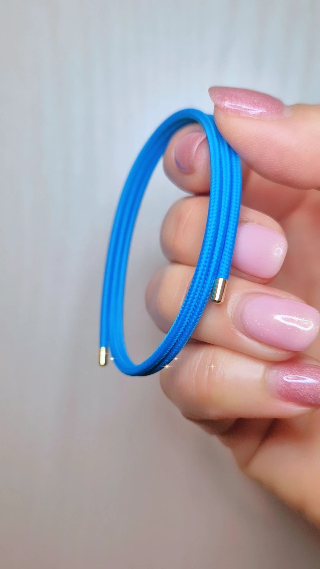 Collana magnetica (e bracciale) con charm a scelta omaggio, cordino lavabile anallergico, 51cm regolabile