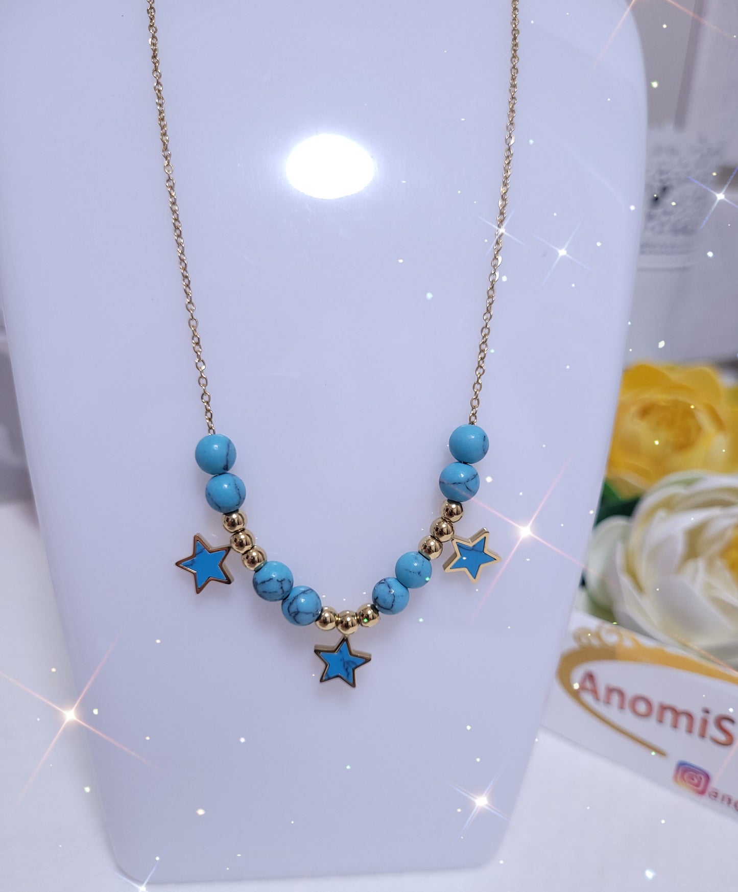 Collana girocollo acciaio dorè con Stelline e sfere in Howlite Turchese