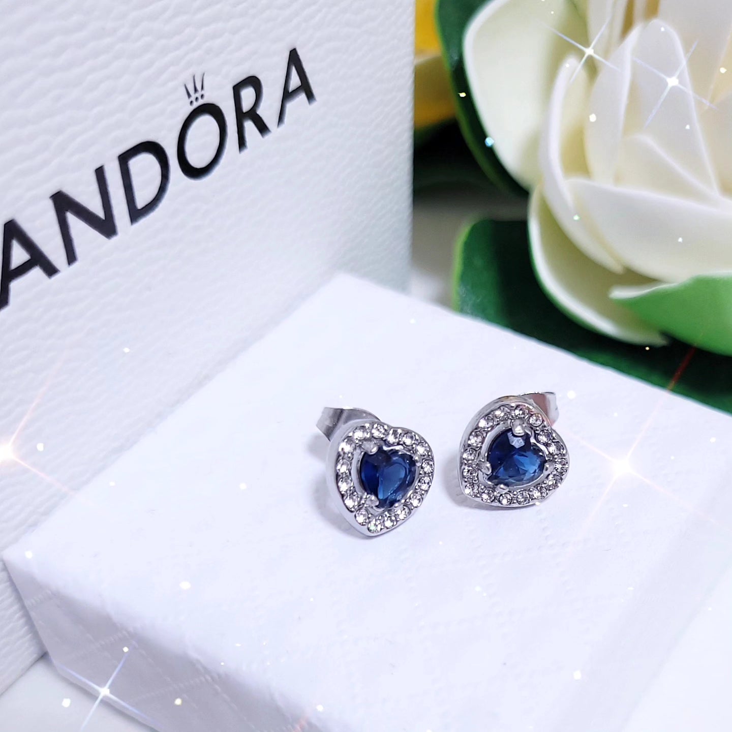 Orecchini a lobo Cuori Crystal con zirconi mod. Pandora