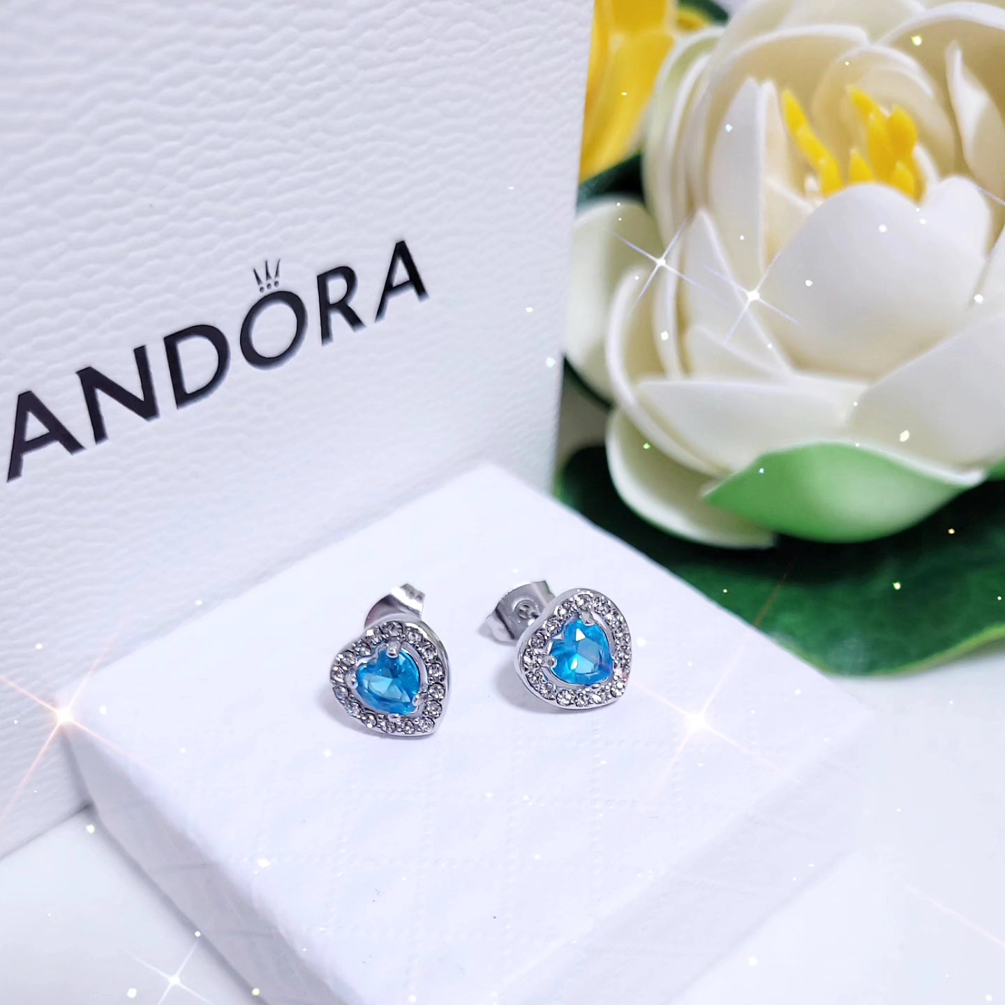 Orecchini a lobo Cuori Crystal con zirconi mod. Pandora