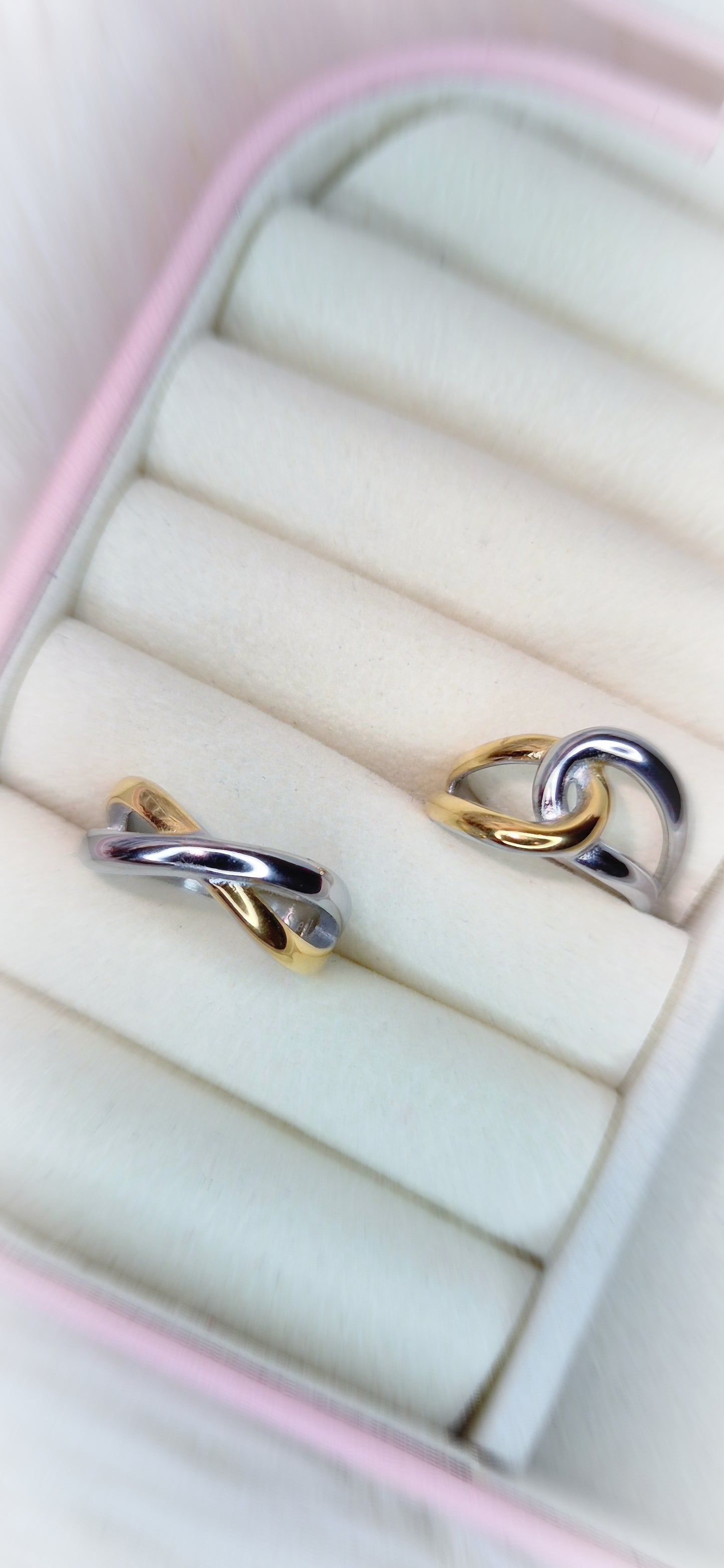 Anello Acciaio Bicolor Incrocio o Abbraccio mis. regolabile