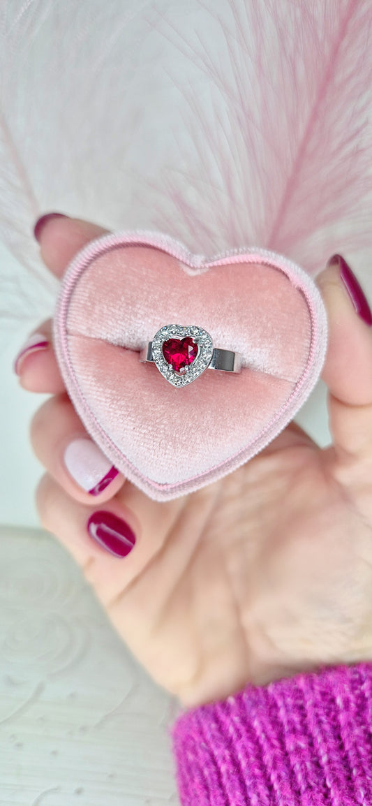 Anello in acciaio base silver con pietra a Cuore contornata di zirconi crystal mis.regolab.