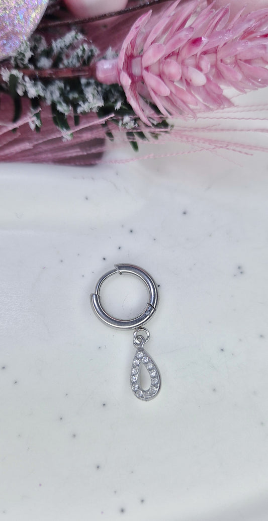 Mono Orecchino Mini Hoop 1cm in acciaio anallergico silver con pendenti strass 💎