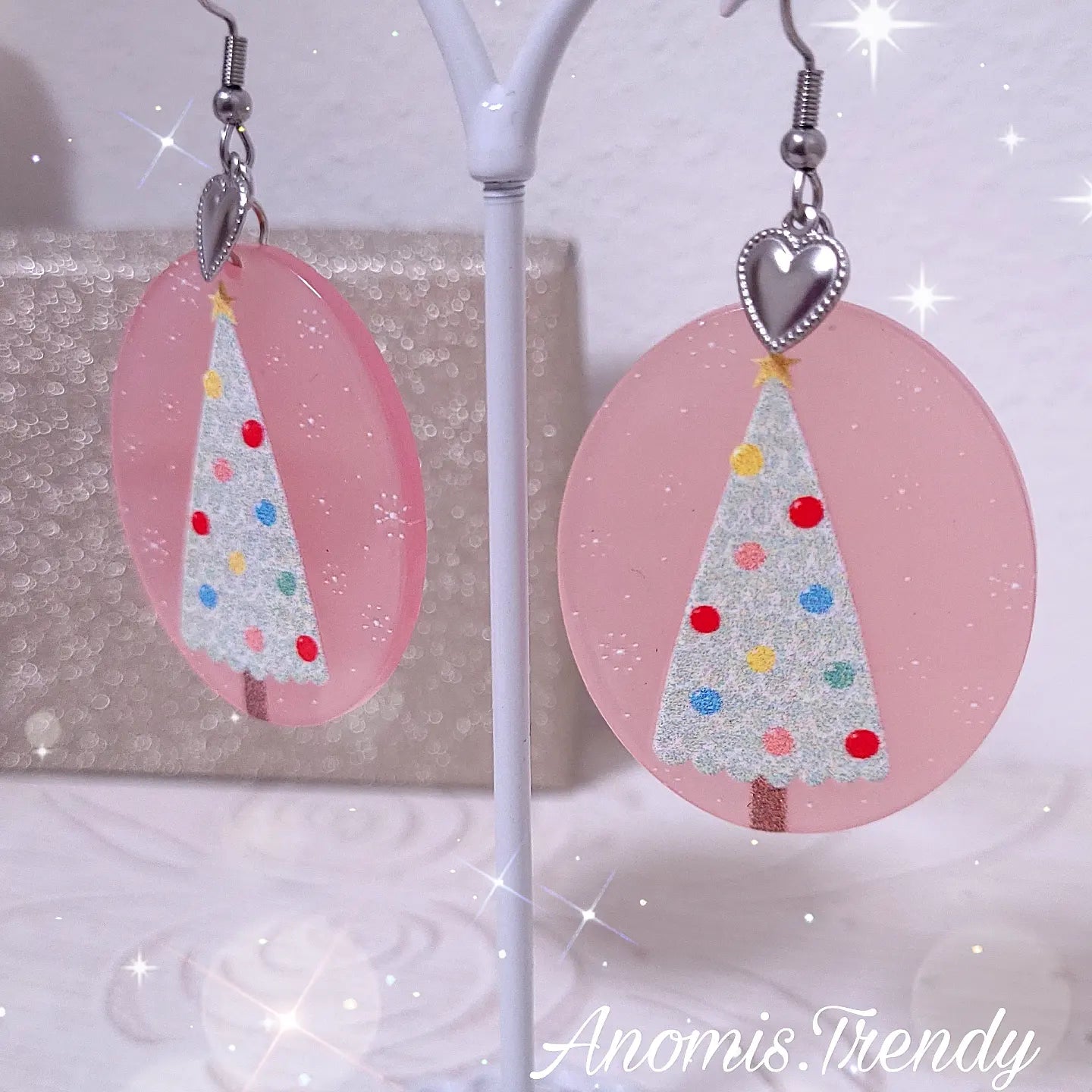 Orecchini natalizi🎄 in resina rosa 🩷 e acciaio