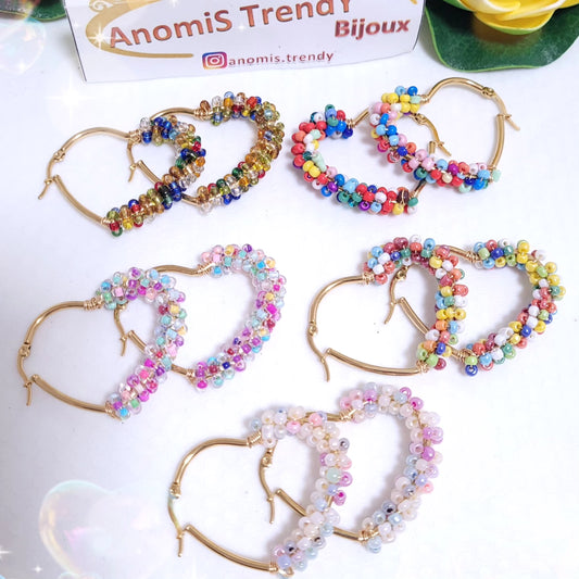 Orecchini Cuori in Acciaio Dorè con Perline Multicolor