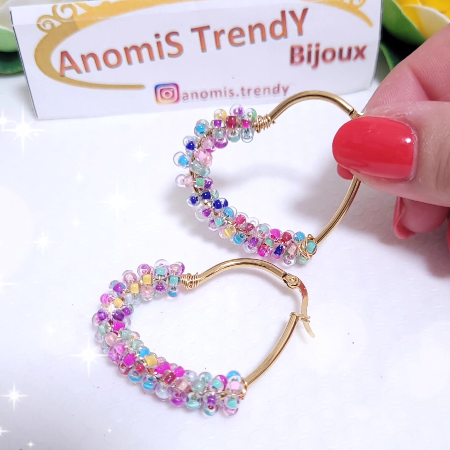 Orecchini Cuori in Acciaio Dorè con Perline Multicolor