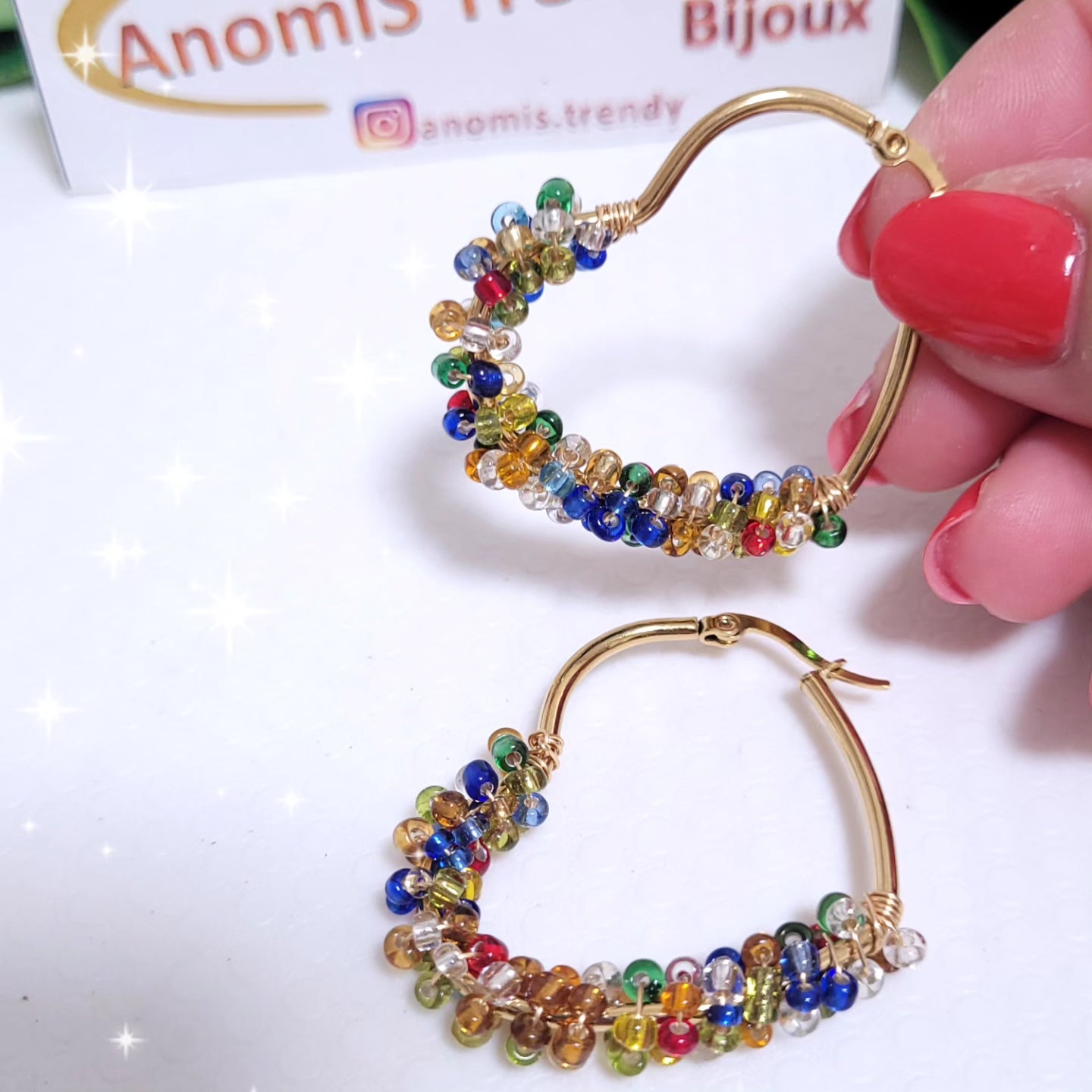 Orecchini Cuori in Acciaio Dorè con Perline Multicolor