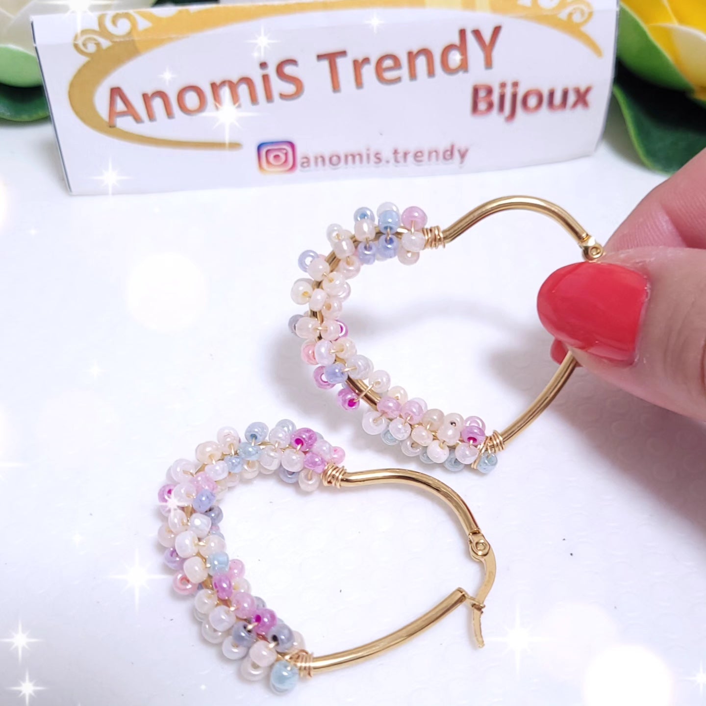 Orecchini Cuori in Acciaio Dorè con Perline Multicolor