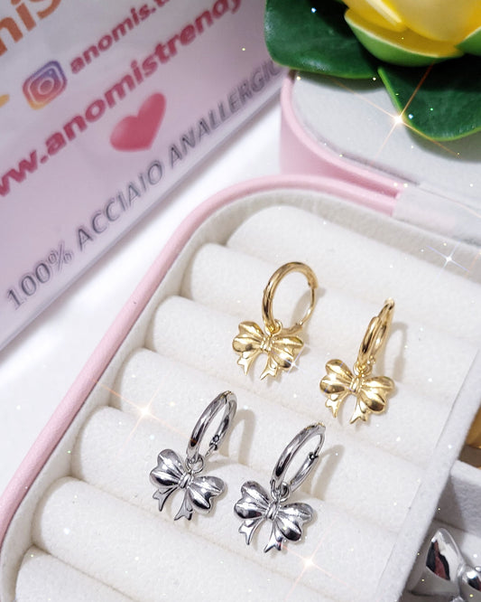 Orecchini cerchi mini-hoops in acciaio con Fiocco pendente