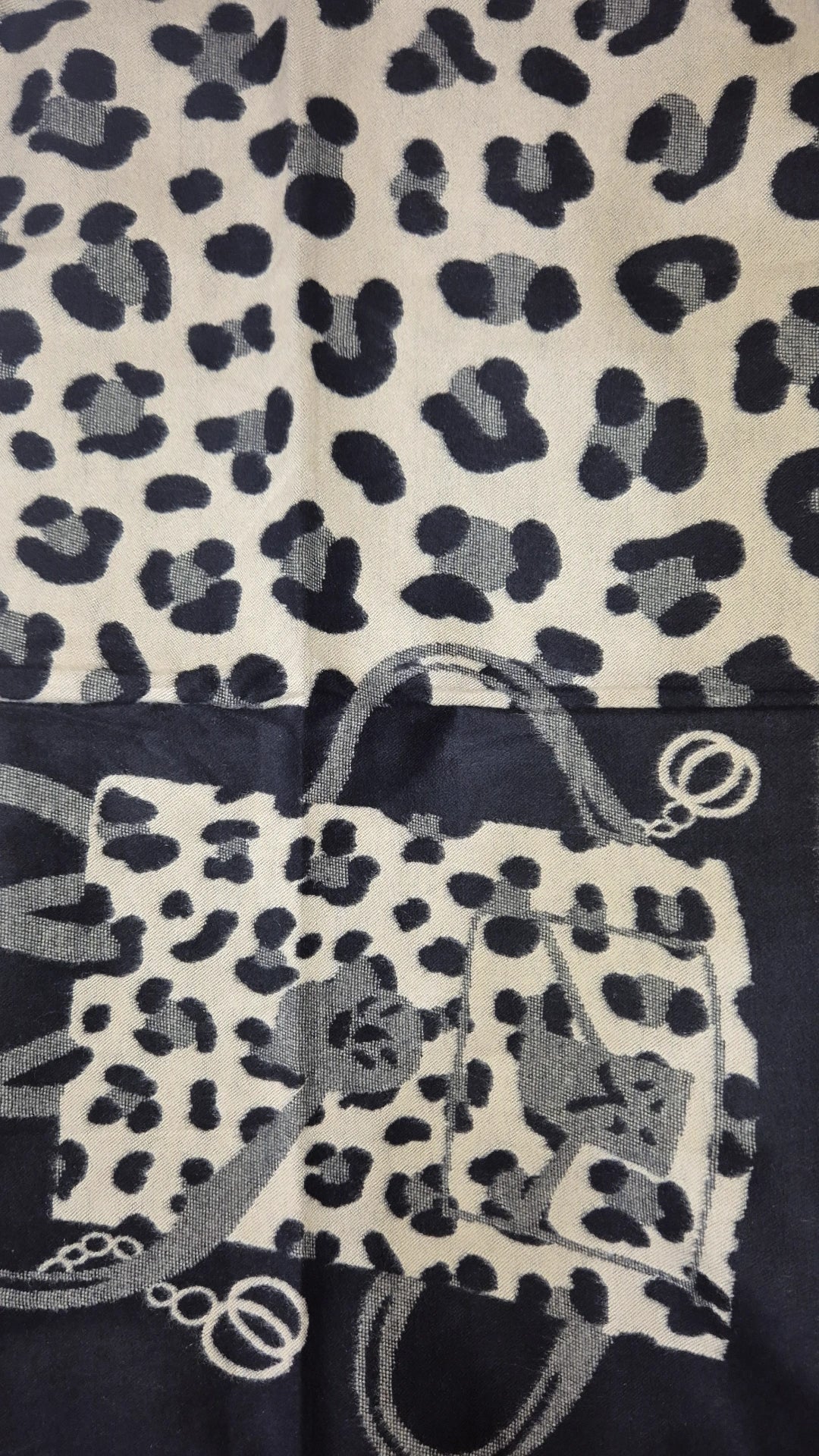 Sciarpone caldo 85%Viscosa 15%Lana fantasia Animalier & Tote Bag colore double-face