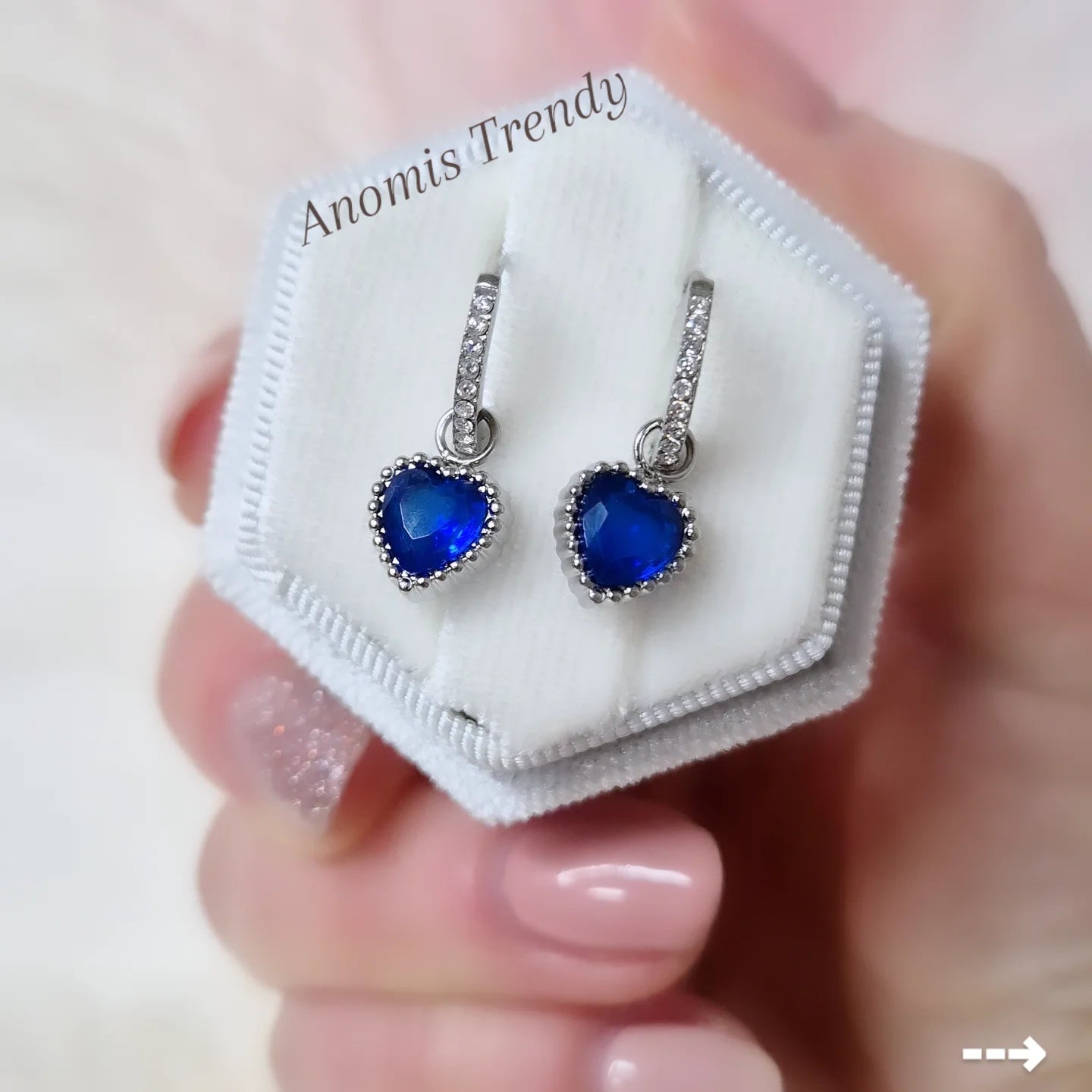 Orecchini cerchi 1cm con zirconi e punto luce Cuore pendente