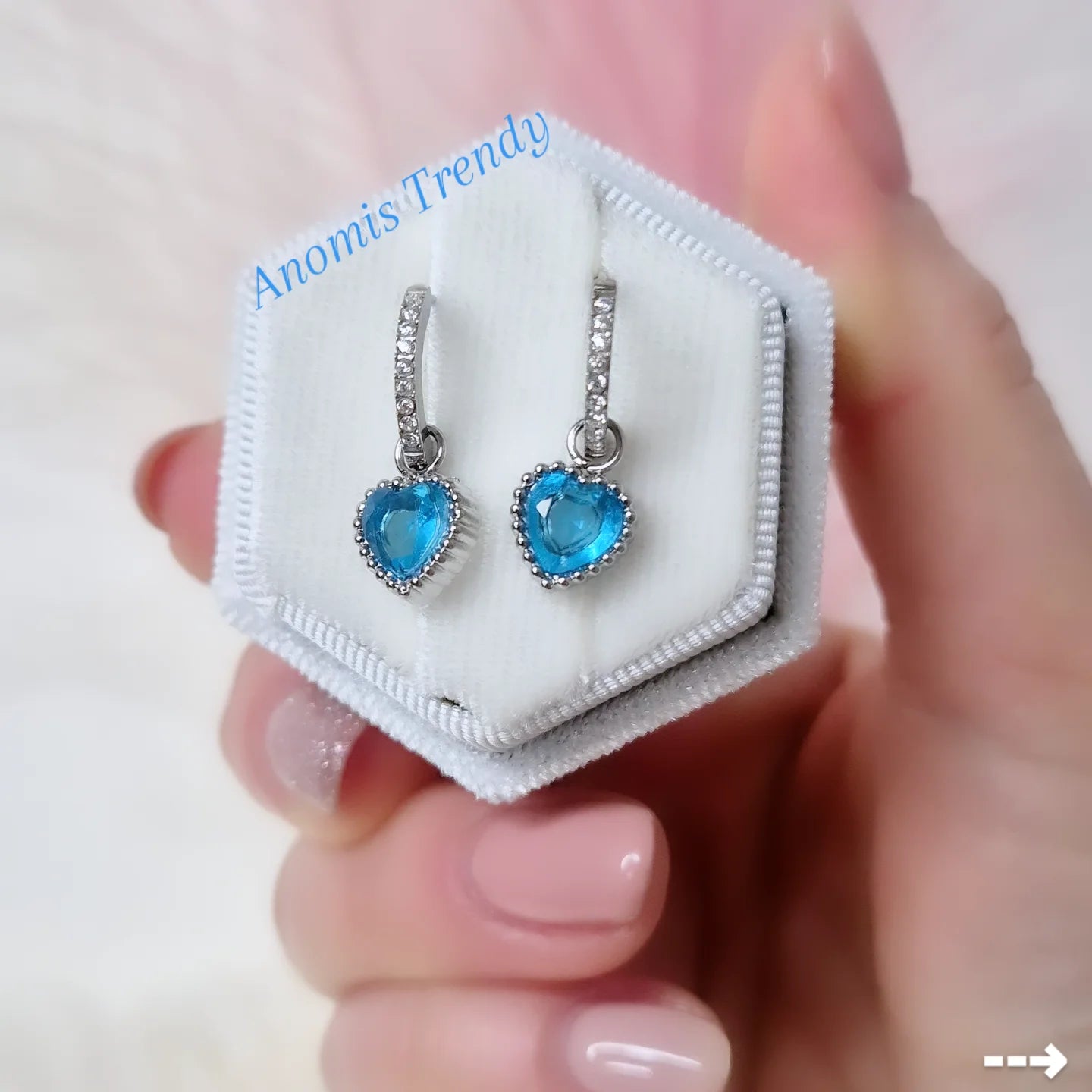 Orecchini cerchi 1cm con zirconi e punto luce Cuore pendente