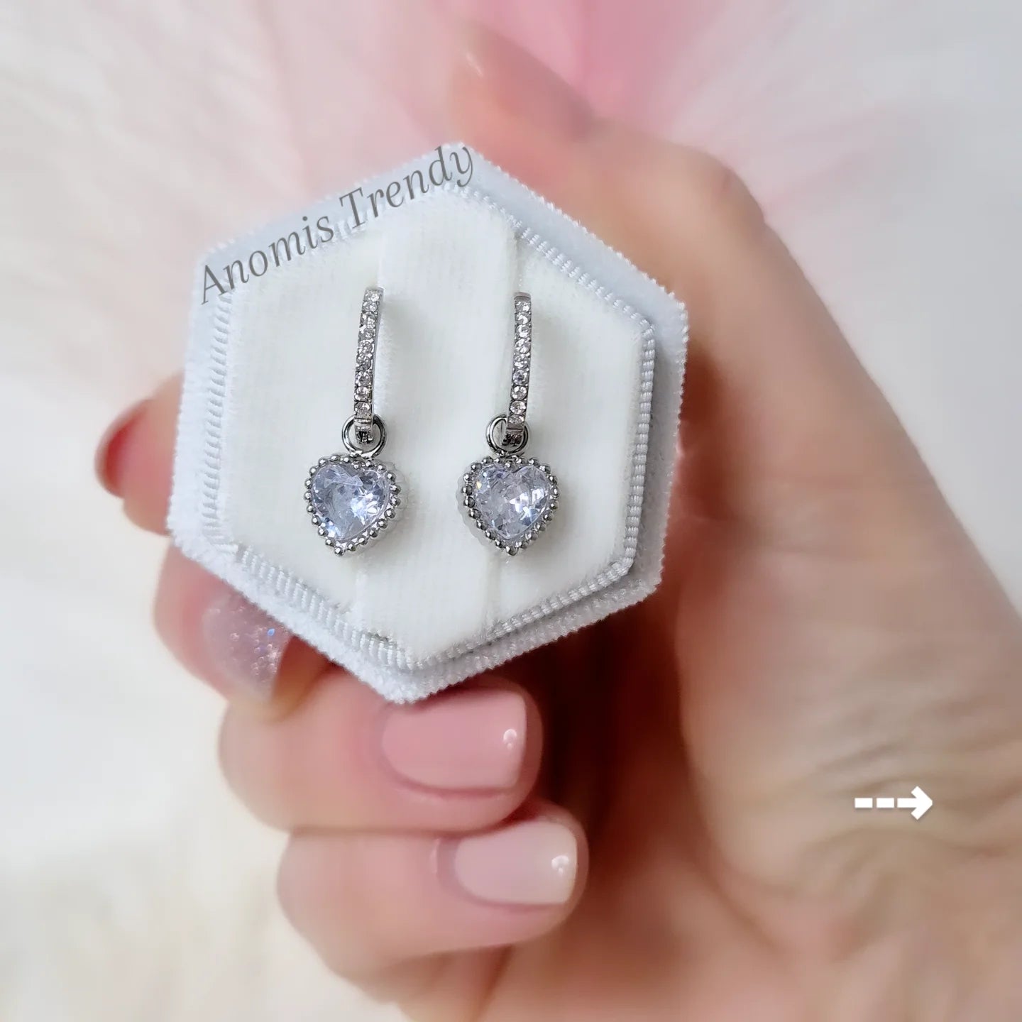 Orecchini cerchi 1cm con zirconi e punto luce Cuore pendente