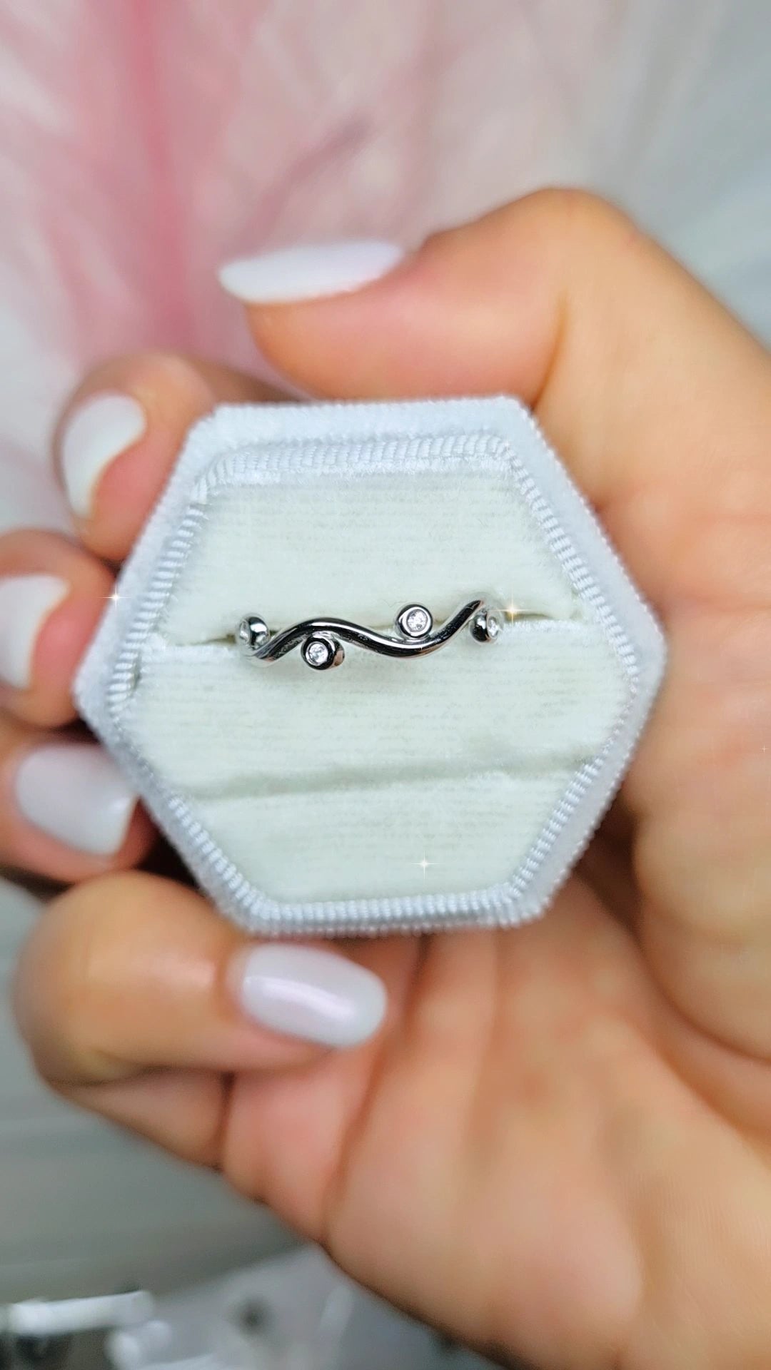 Anello tralcio con zirconi crystal in acciaio silver mis. regolab.