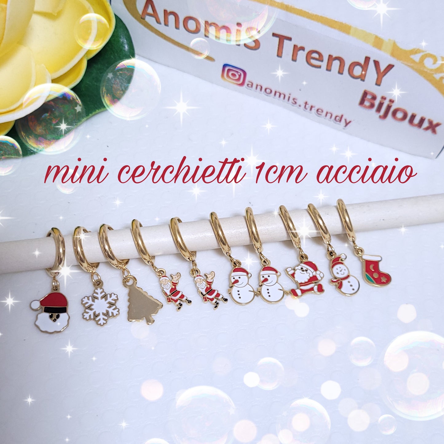 Orecchini mini cerchietto dorè acciaio con soggetti Natalizi (mono o coppia)