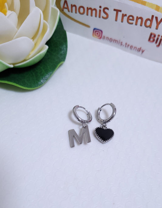Orecchini cerchi 1cm bombati con Cuore smaltato nero personalizzabili