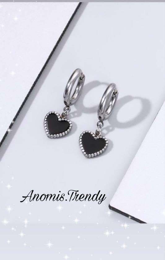 Orecchini cerchi 1cm bombati con Cuore smaltato nero personalizzabili